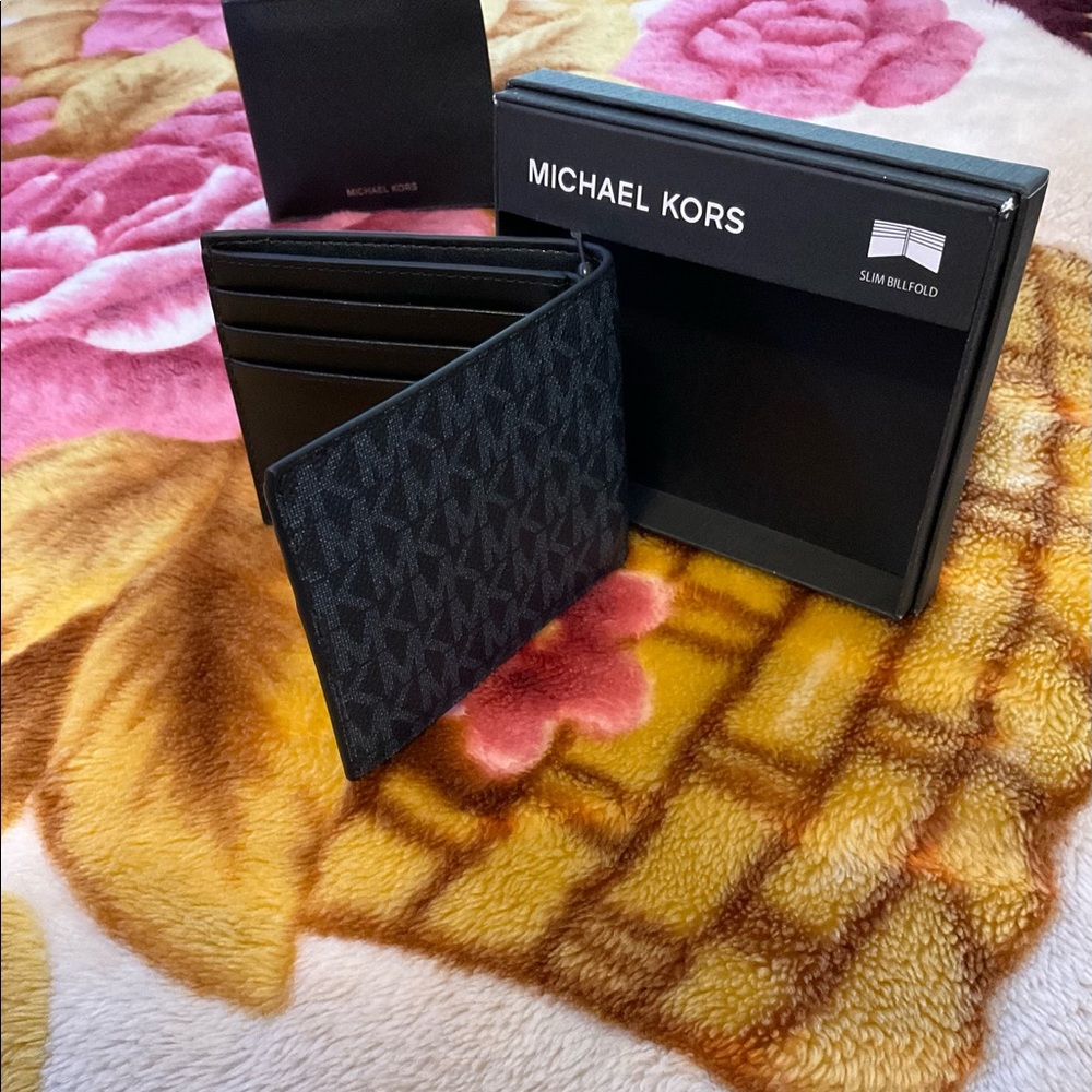 Michael Kors Men’s Billfold Wallet - Picture 4 of 9